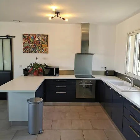 Moderne Sur Les Hauteurs D'aramon Villa