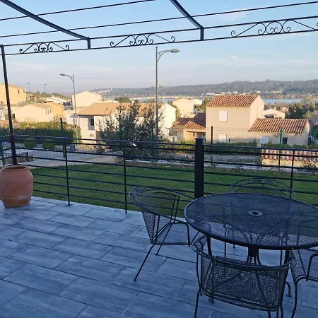 Moderne Sur Les Hauteurs D'aramon * Aramon