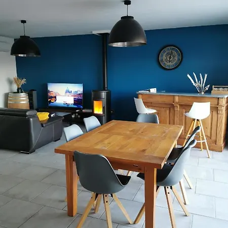 Moderne Sur Les Hauteurs D'aramon *