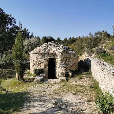 Moderne Sur Les Hauteurs D'aramon
