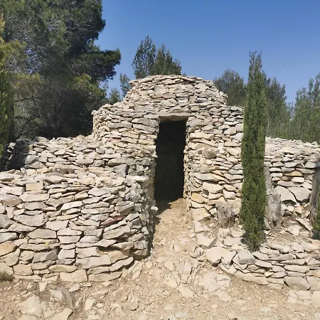 Moderne Sur Les Hauteurs D'aramon