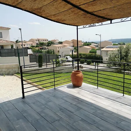 Moderne Sur Les Hauteurs D'aramon Aramon