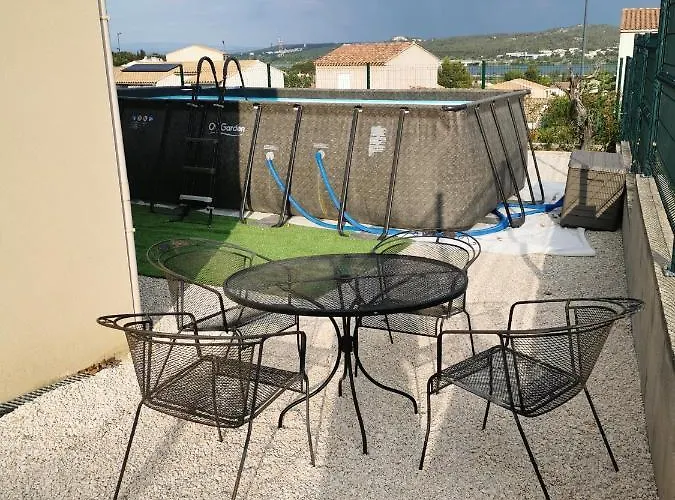 Moderne Sur Les Hauteurs D'aramon Aramon