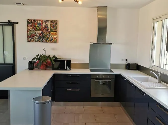 Moderne Sur Les Hauteurs D'aramon Villa