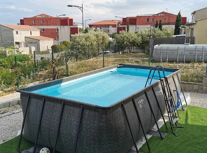 Moderne Sur Les Hauteurs D'aramon Aramon