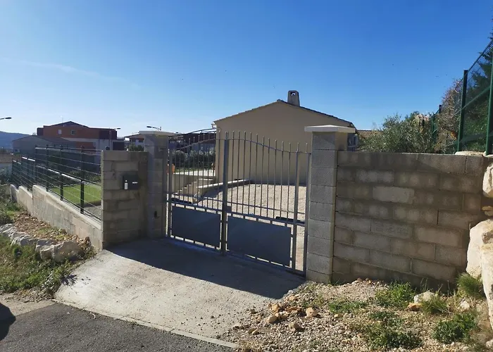 Villa Moderne Sur Les Hauteurs D'aramon Aramon